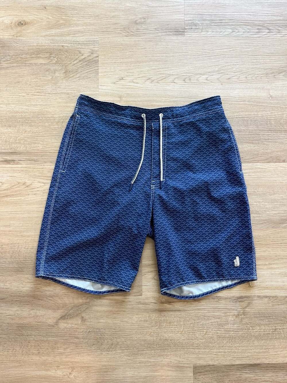 Johnnie-O, Men's Swim Trunks, Sea Waves Print, Navy Blue, Surfing/Summer/Beach,M